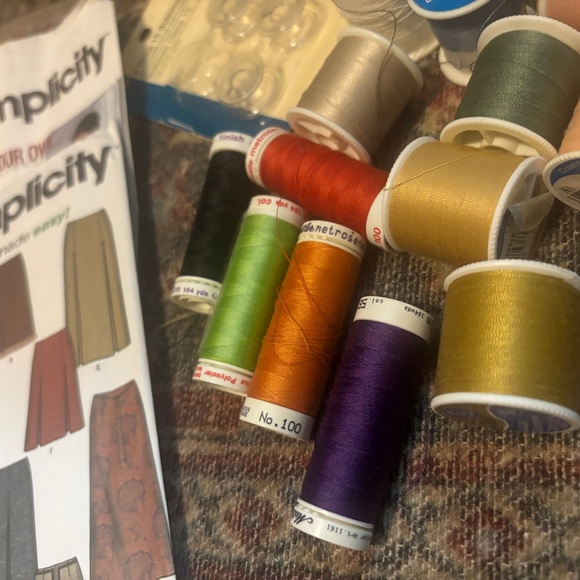 Assorted Sewing Thread Spools - Picture 2 of 3